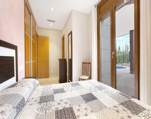 4 bedrooms, iron/ironing board - Villa in Lloret de Mar With Private Pool (Lloret de Mar)