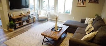 Cozy 2-bedroom condo in peaceful Riverside - Entire Place