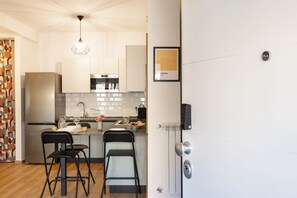 Fridge, microwave, stovetop, dishwasher - Domus Aqua Alexandrina by Rentbeat (Roma)