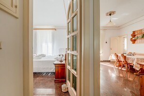 2 slaapkamers, een strijkplank/strijkijzer, wifi, beddengoed