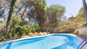 Apartamento | Piscina | Una piscina al aire libre