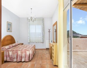 Villa | 4 bedrooms, iron/ironing board - 3 Bedroom Villa in Blanes (Blanes)