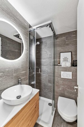 淋浴设施、吹风机