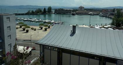 book2stay: Lakefront Apt w/Balcony, near Harbor & Station
