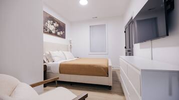 3 bedrooms, desk, iron/ironing board, free WiFi