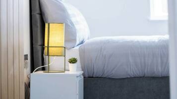 2 bedrooms, iron/ironing board, free WiFi, bed sheets