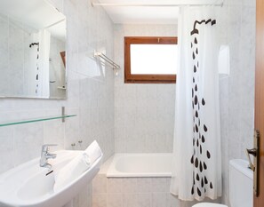 Villa | Bathroom - Villa Near Cala Canyelles Beach (Vidreres)