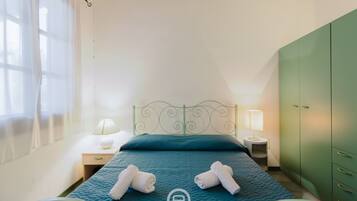 2 bedrooms, WiFi, bed sheets