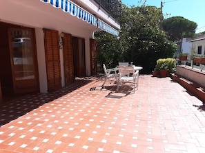 Apartment | Outdoor dining - Apartment in Llafranc Near Beach & Town (Palafrugell)