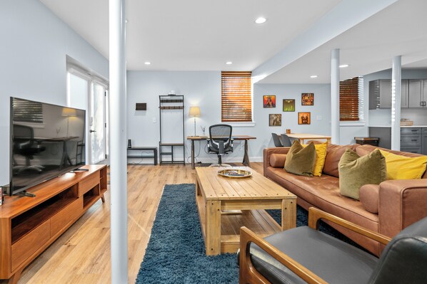 TV - Modern 1BR Retreat Perfect for Long Term Stays (Atlanta)