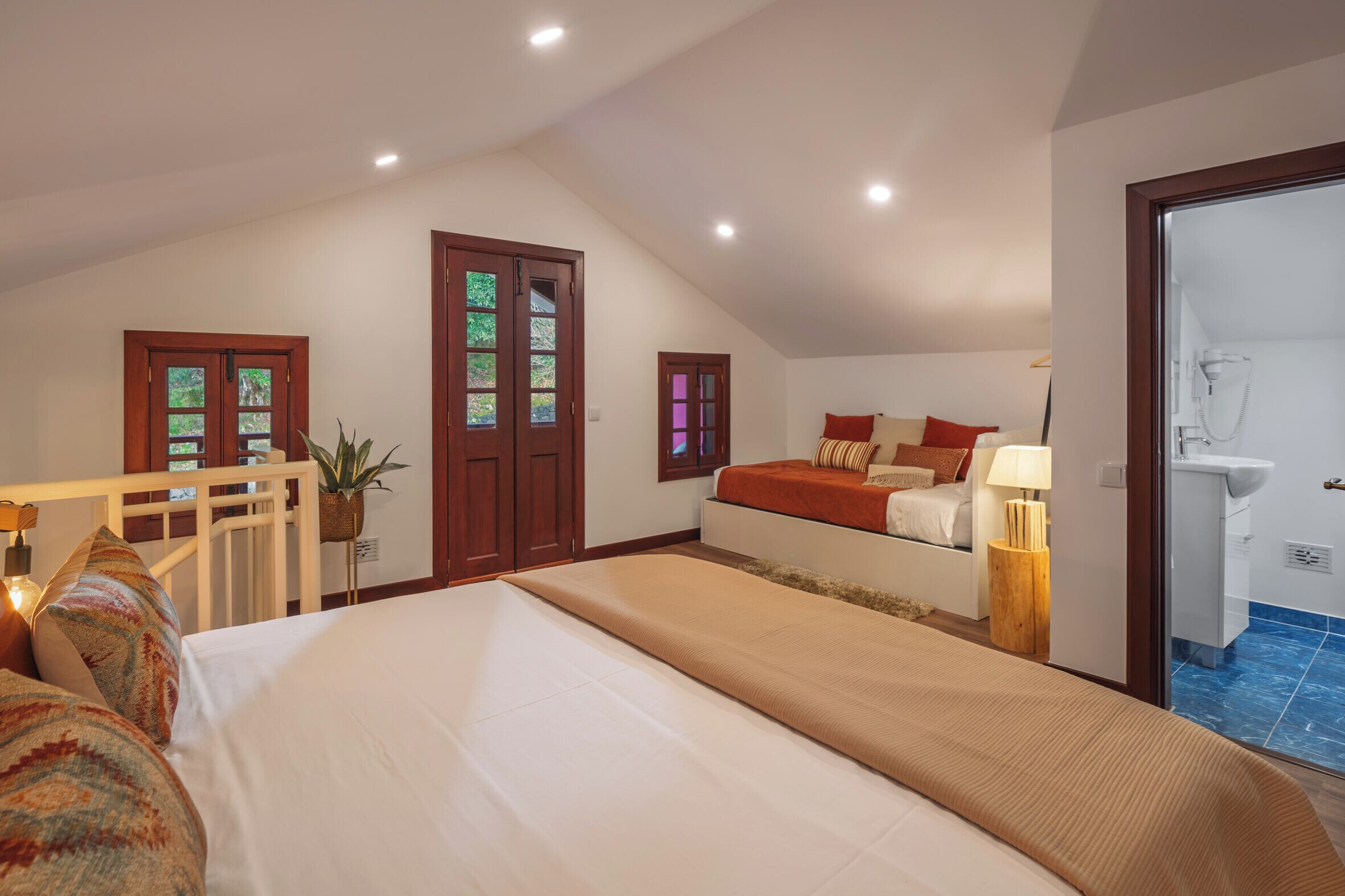 1 habitación, tabla de planchar con plancha, wifi y ropa de cama 