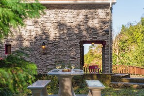 Outdoor dining - A refuge in nature - Chalet D'Avó Teresa (Ponta Delgada)