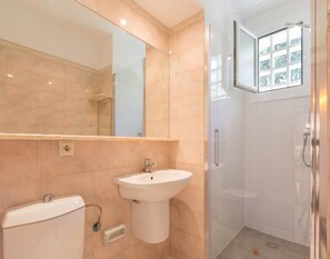 Bathroom - Apartment in Llafranc Near Sandy Beach (Palafrugell)