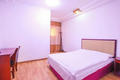 Lianyungang Military Music Hotel (Lianyungang High-speed Railway Station Square Store)