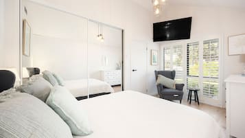 3 bedrooms, iron/ironing board, travel crib, free WiFi