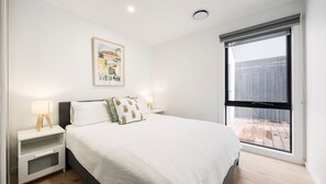 3 slaapkamers, een strijkplank/strijkijzer, reisbedje, gratis wifi
