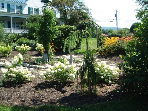 Charles Hewes Room: cozy room with queen size bed & private bath in historic B&B