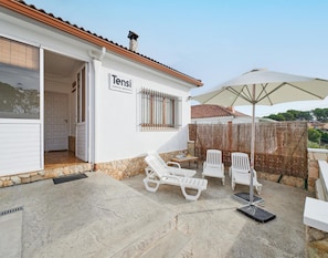Balcony - Cozy Villa for 10 Persons (Blanes)