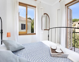 5 habitaciones y tabla de planchar con plancha