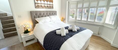 4 室のベッドルーム、デスク、アイロン / アイロン台、WiFi (無料)