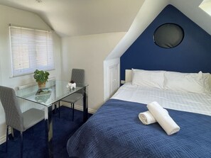 1 غرفة نوم ومكتب ومكواة/لوح كي وواي فاي