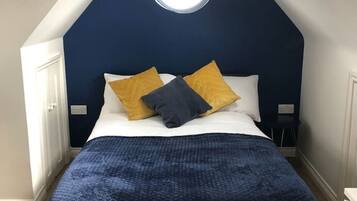 1 bedroom, desk, iron/ironing board, WiFi