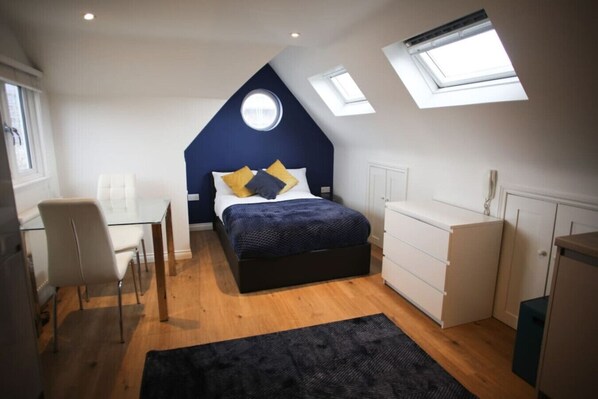 1 Schlafzimmer, Schreibtisch, Bügeleisen/Bügelbrett, WLAN