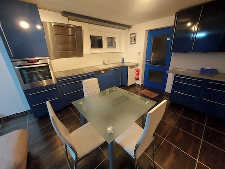 Fridge, microwave, oven, stovetop. Nice cozy apartment in a quiet location in Luxembourg with a small terrace