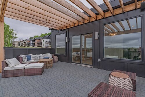 NEW Cincy City View for 12 - Rooftop Balcony!  Private Parking