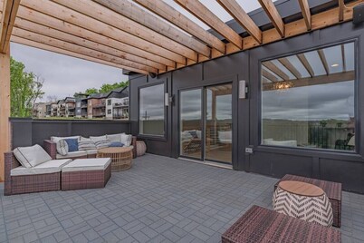 NEW Cincy City View for 12 - Rooftop Balcony!  Private Parking