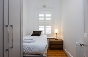 3 bedrooms, iron/ironing board, travel crib, free WiFi