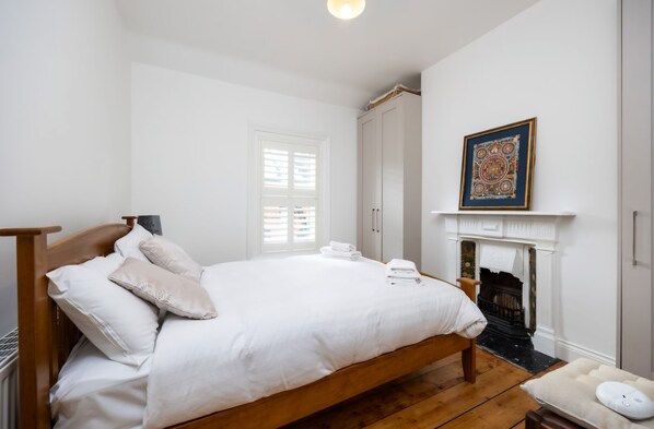 3 bedrooms, iron/ironing board, travel crib, free WiFi