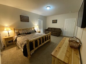 4 bedrooms, iron/ironing board, travel crib, free WiFi