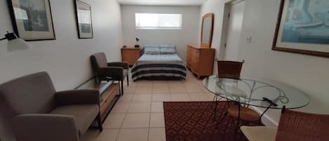 1 bedroom, WiFi (free), bed sheets