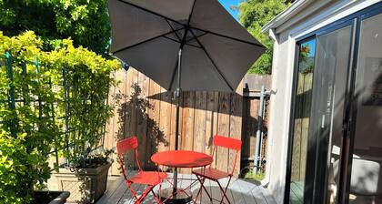 Private, remodeled cottage with modern amenities in desirable Crocker Highlands