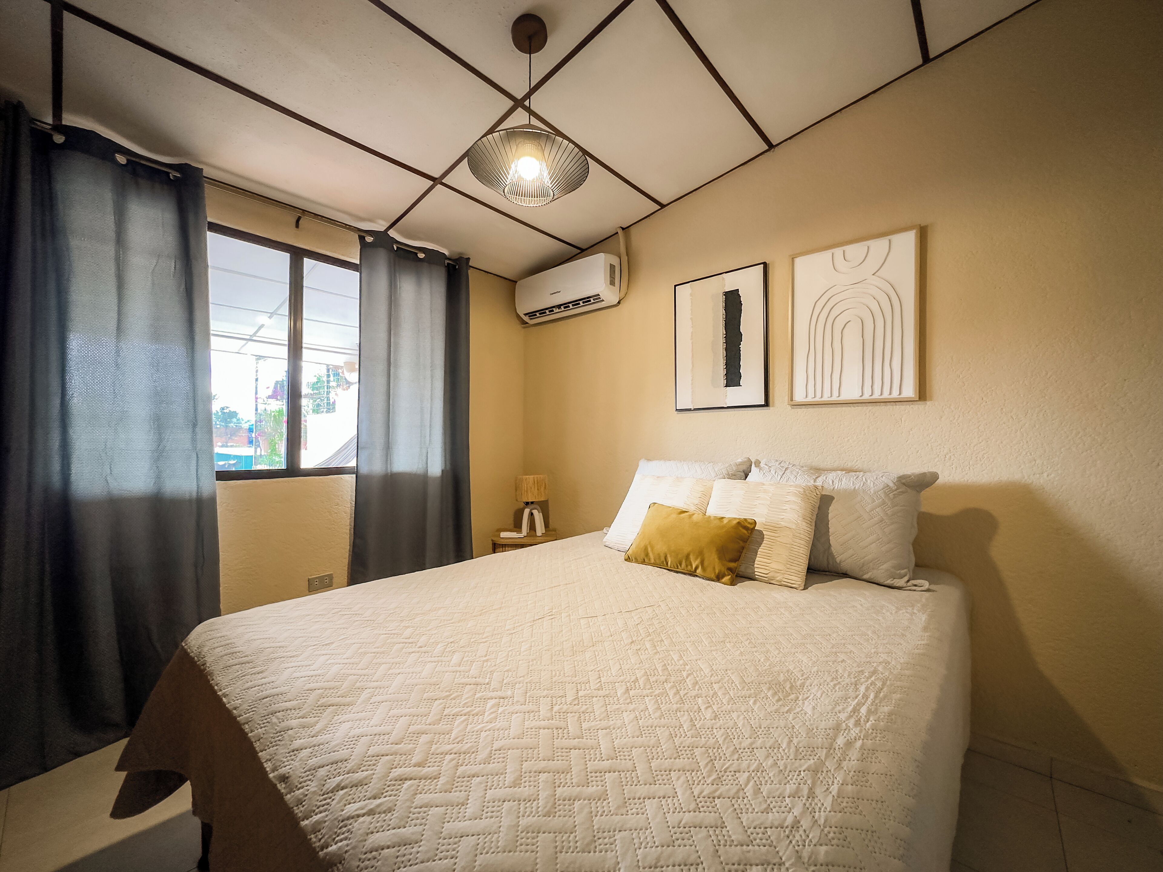 5 chambres, fer et planche à repasser, Wi-Fi, draps fournis