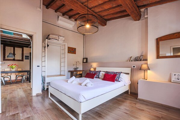 1 bedroom, desk, iron/ironing board, WiFi