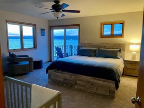 3 bedrooms, desk, iron/ironing board, travel crib