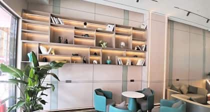 Longxiang Deluxe Hotel (Fangchenggang Administration Center)