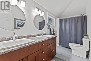 Jetted tub, hair dryer, towels, soap