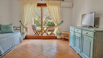 2 camere, culla da viaggio, lenzuola