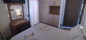 1 chambre, fer et planche à repasser, Wi-Fi gratuit, draps fournis