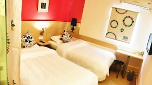 A hotel room with two beds, a desk, a chair, a lamp, and a window with a circular decoration. - 100 Inn (Small Shanghai pedestrian street) (Shanghai)