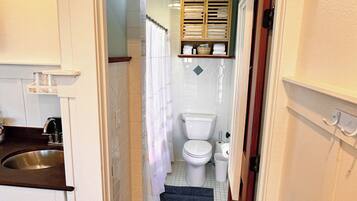 Classic Quadruple Room, 2 Queen Beds, Air conditioning, Bay View | Bathroom | Eco-friendly toiletries, hair dryer, towels, soap