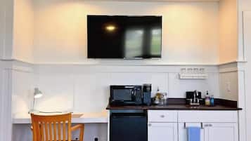 Chambre quadruple classique, 2 grands lits, climatisation, vue sur la baie | Décor unique, ameublement unique