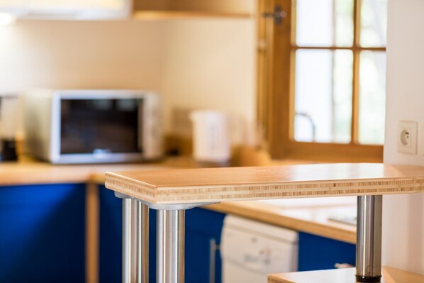 Microwave, dishwasher