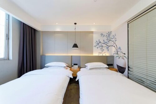 Huatian Business Hotel