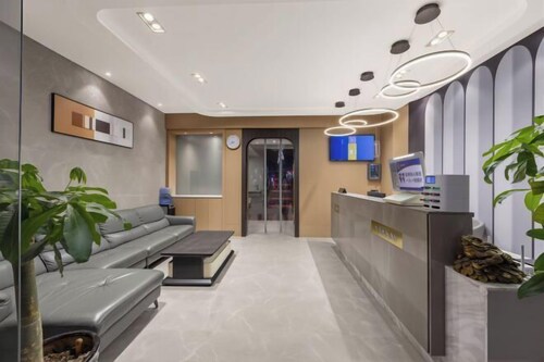 Huatian Business Hotel