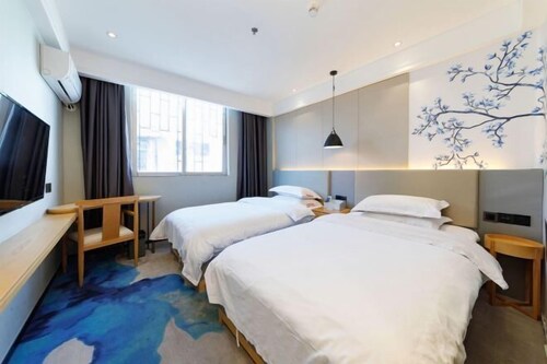 Huatian Business Hotel