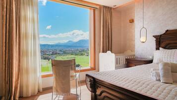 3 slaapkamers, een kluis op de kamer, een bureau